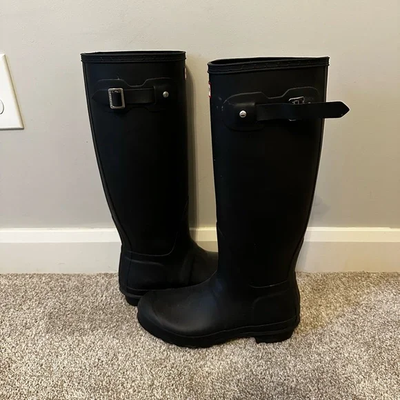 Hunter Classic Black Rain Boots - Picture 3 of 3